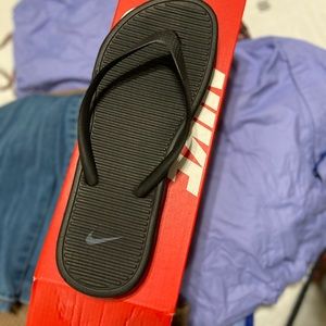 Brand New Women’s Nike Flipflop’s (size:9)